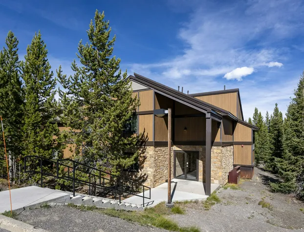 Grant Village - Inside the Park hotel detail image 1