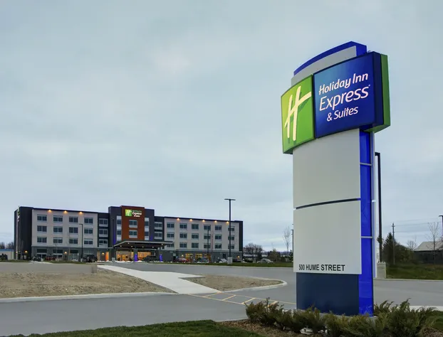 Holiday Inn Express & Suites Collingwood by IHG hotel detail image 1