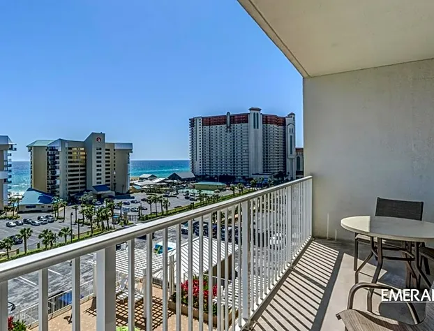 Laketown Wharf Resort by Emerald View Resorts hotel detail image 1