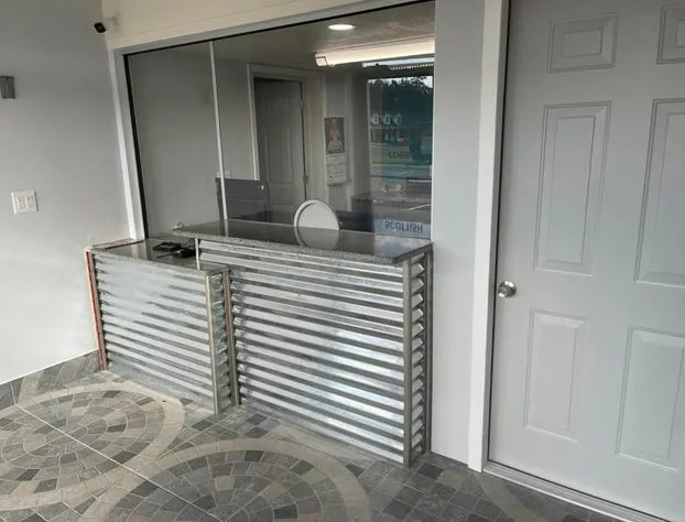 Econo Lodge Savannah Gateway I-95 hotel detail image 1