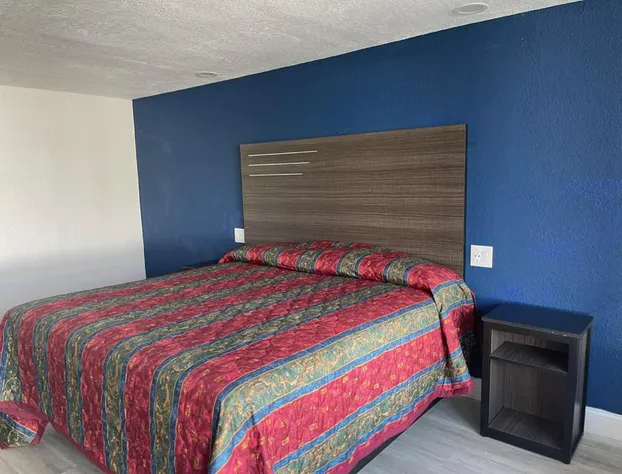 Econo Lodge Savannah Gateway I-95 hotel detail image 3