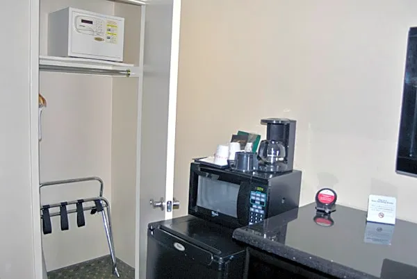 Ramada Canoga Park/Warner Center hotel detail image 4