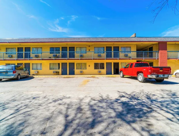 Castle Inn & Suites By OYO Chickasha hotel detail image 4