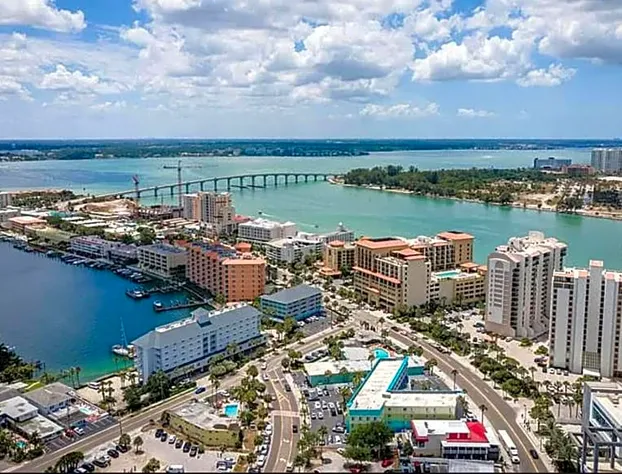 Pelican Pointe Hotel hotel detail image 2