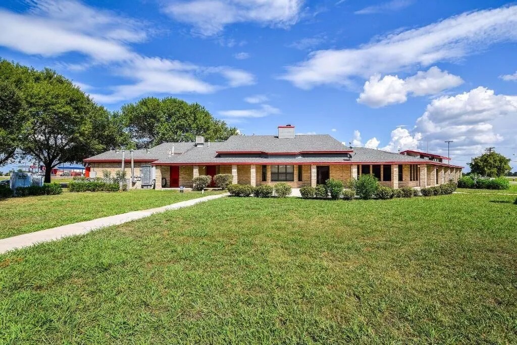 Oyo Hotel Lockhart Tx hotel hero