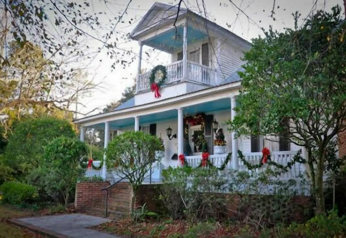 T'Frere's House hotel hero