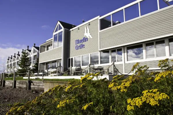 Bluefin Bay on Lake Superior hotel hero