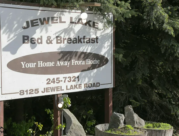 Jewel Lake Bed and Breakfast hotel detail image 3