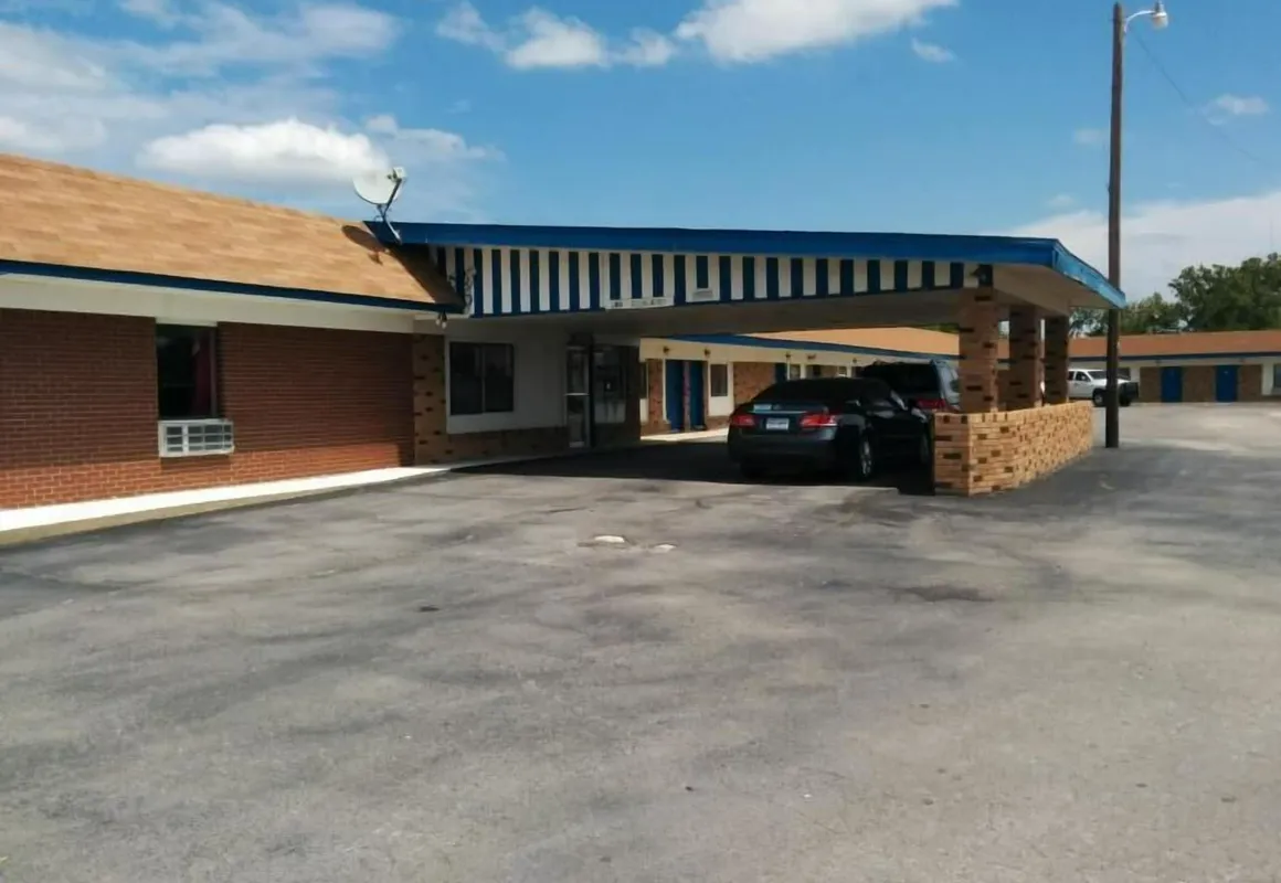 Budget Host Motel Gainesville hotel hero