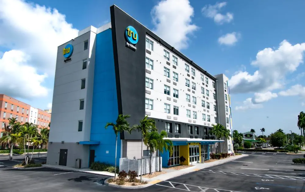 Tru by Hilton Florida City hotel hero