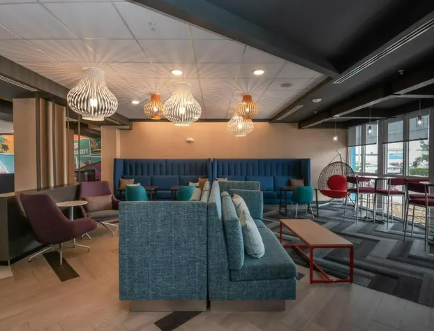 Tru by Hilton Florida City hotel detail image 2