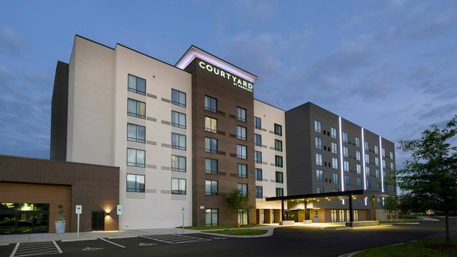 Courtyard by Marriott Charlotte Waverly hotel detail image 1