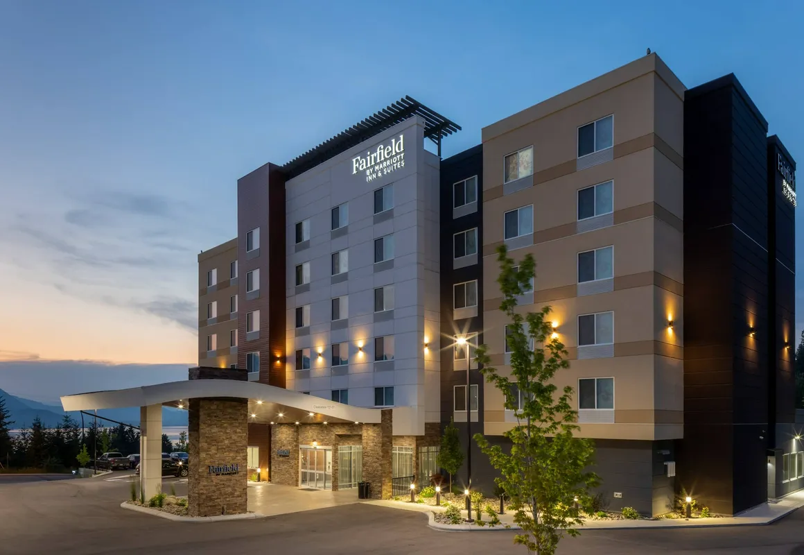 Fairfield Inn & Suites by Marriott Salmon Arm hotel hero
