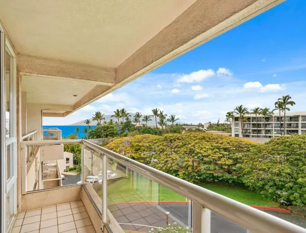 Aston at the Maui Banyan hotel detail image 4