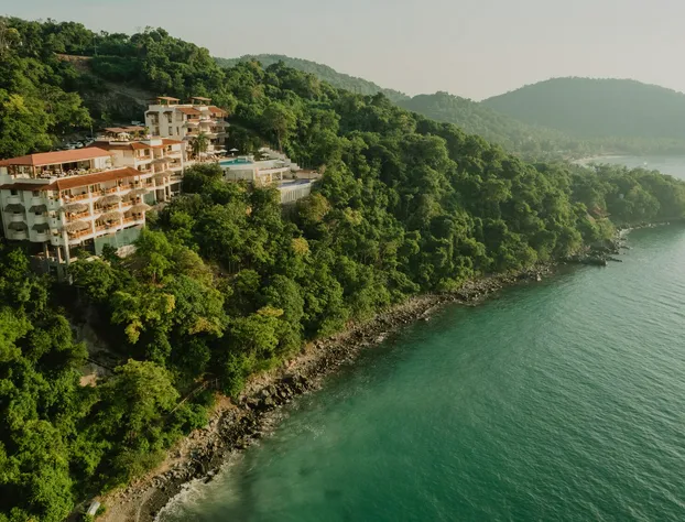 Pacífica Grand Zihuatanejo hotel detail image 1