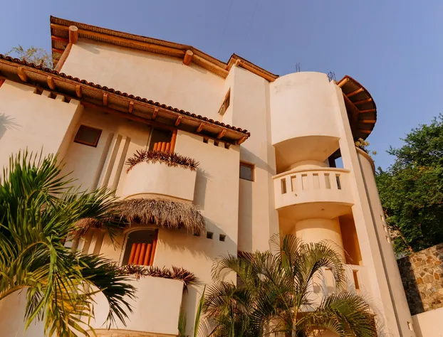 Pacífica Grand Zihuatanejo hotel detail image 3