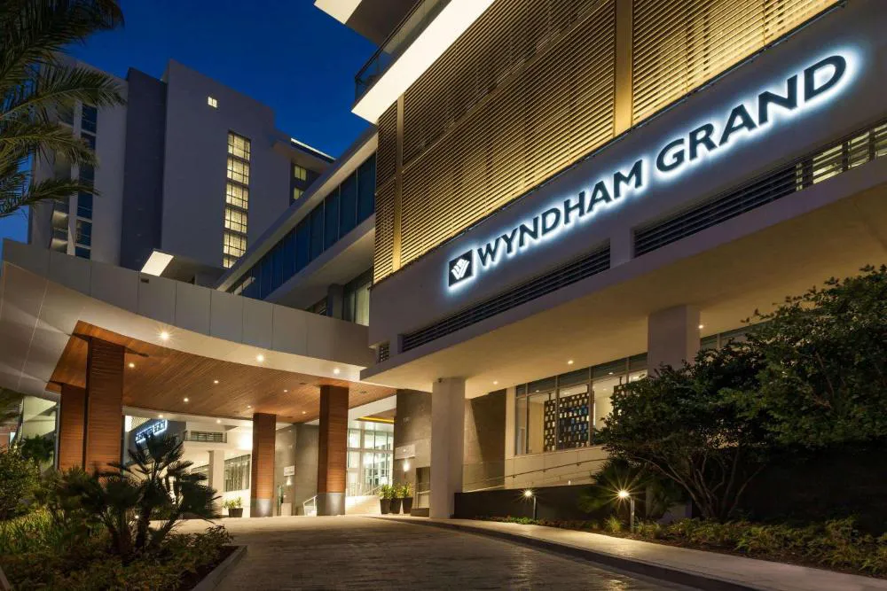 Wyndham Grand Clearwater Beach hotel hero