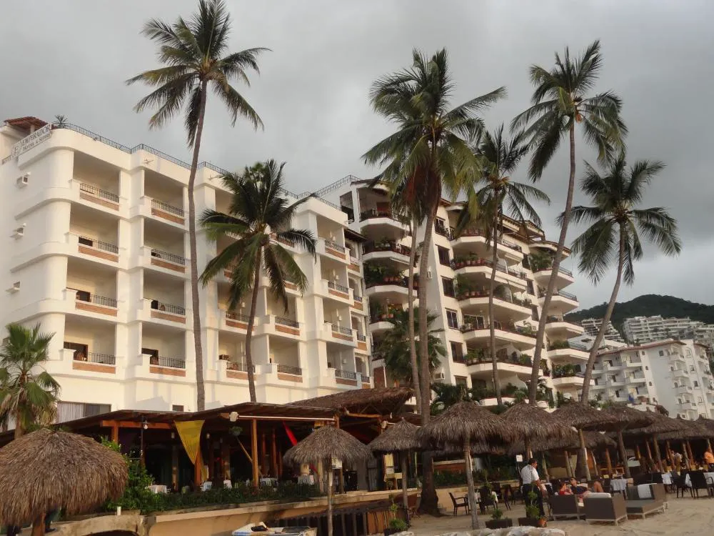 Emperador Vallarta Beachfront Hotel and Suites hotel hero
