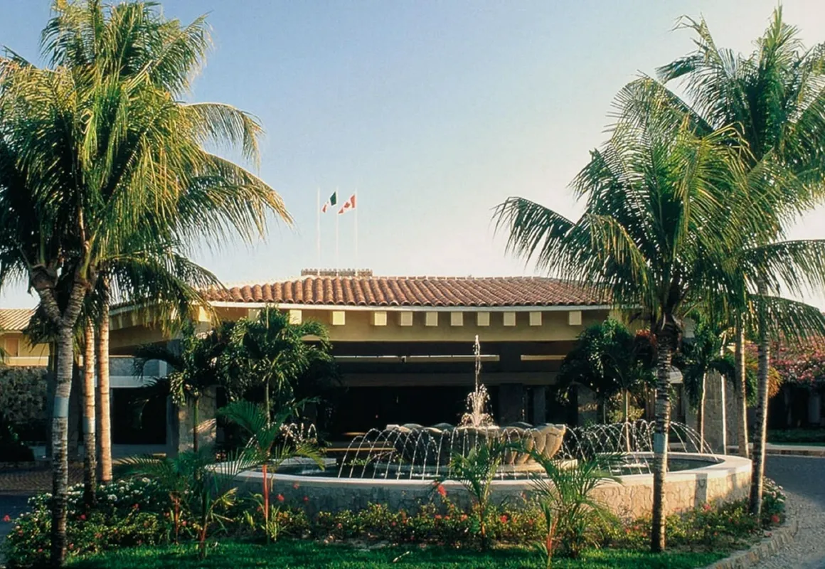 Pierre Mundo Imperial hotel hero