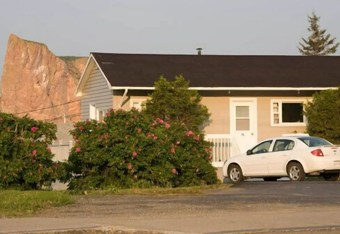 Hôtel-Motel Rocher Percé hotel hero
