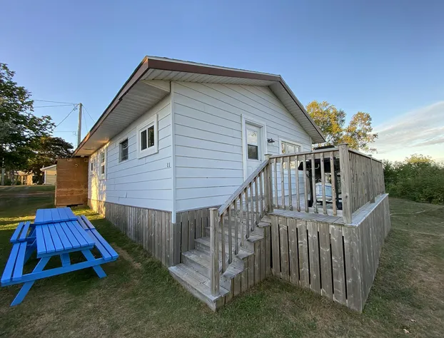 Pines Motel hotel detail image 4