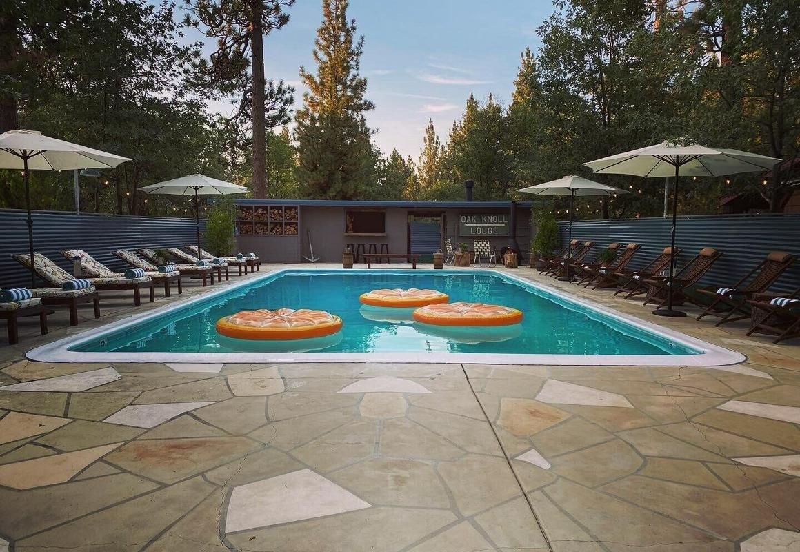 OAK Knoll Lodge #2400 hotel hero