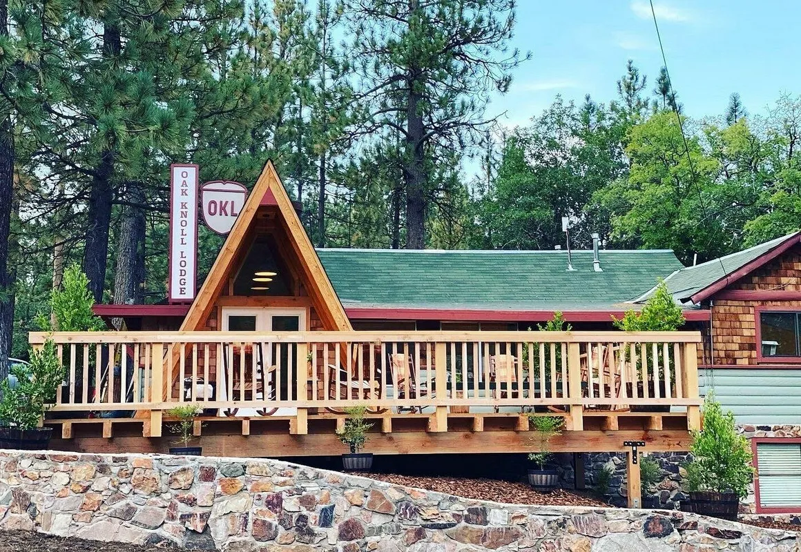 OAK Knoll Lodge #2400 hotel hero