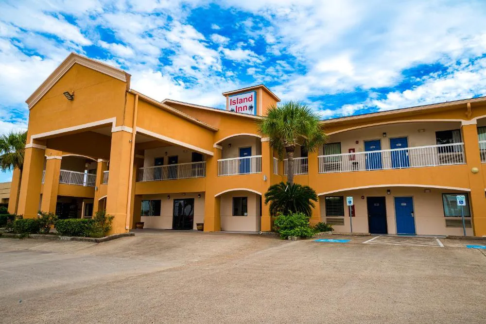 Island Inn by OYO Galveston Beach, TX hotel hero