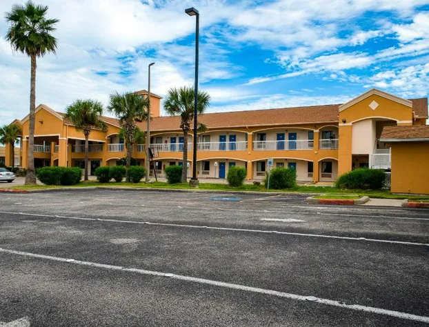 Island Inn by OYO Galveston Beach, TX hotel detail image 3