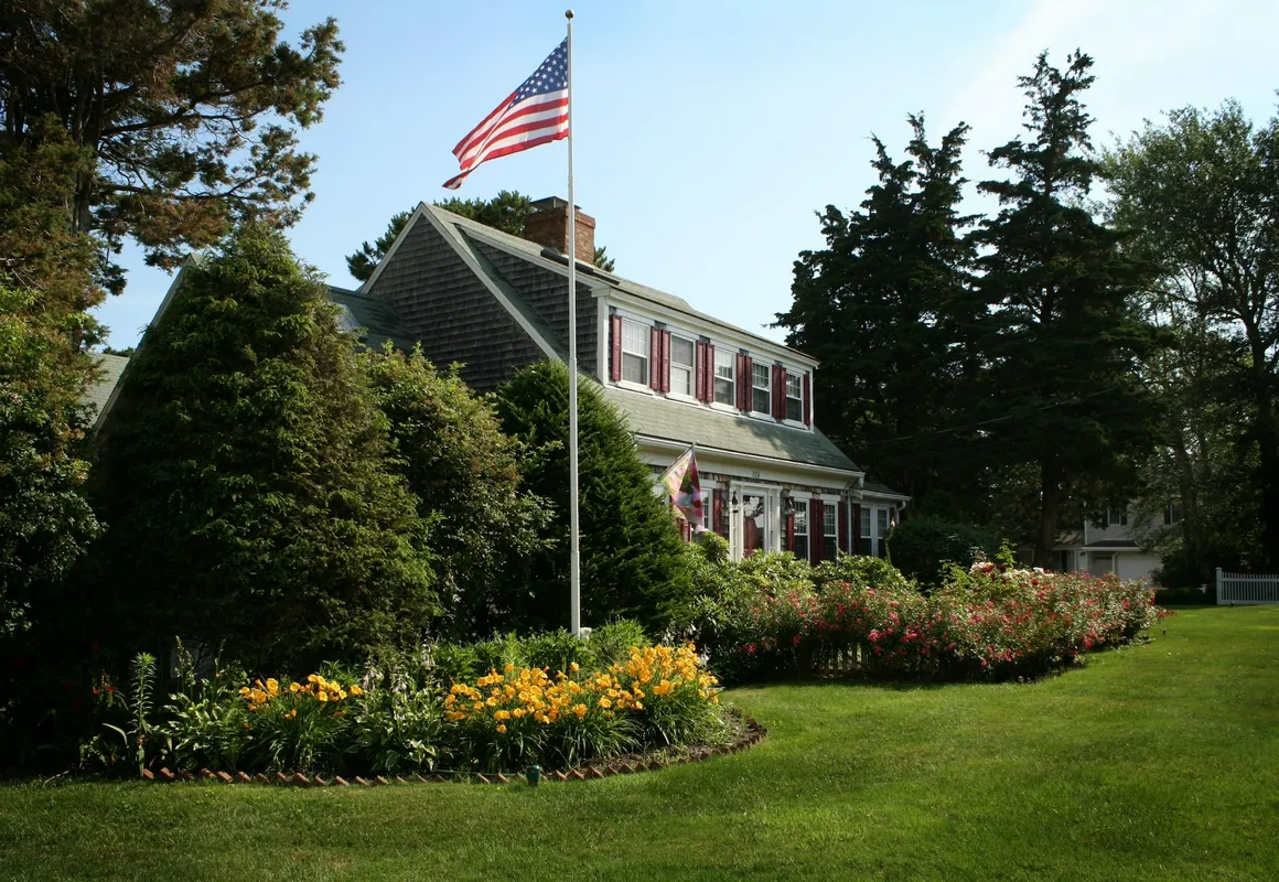 Allen Harbor Breeze Inn & Gardens hotel hero