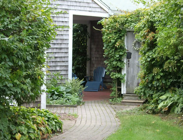 Allen Harbor Breeze Inn & Gardens hotel detail image 2