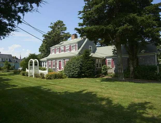 Allen Harbor Breeze Inn & Gardens hotel detail image 3