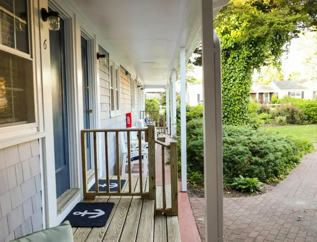 Allen Harbor Breeze Inn & Gardens hotel detail image 1