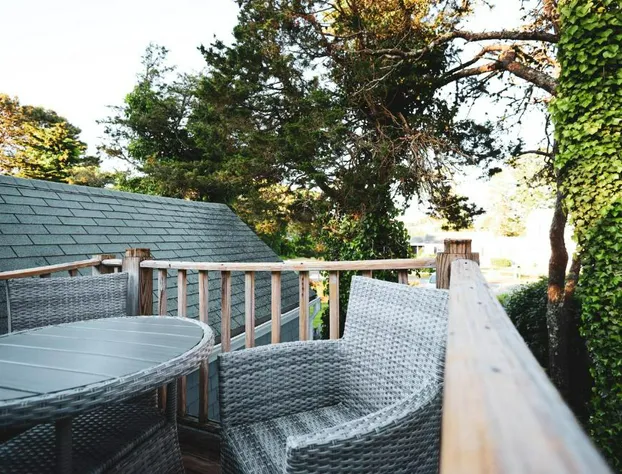 Allen Harbor Breeze Inn & Gardens hotel detail image 2