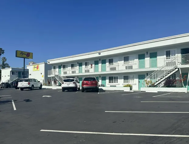 Super 8 by Wyndham Oceanside Downtown hotel detail image 3