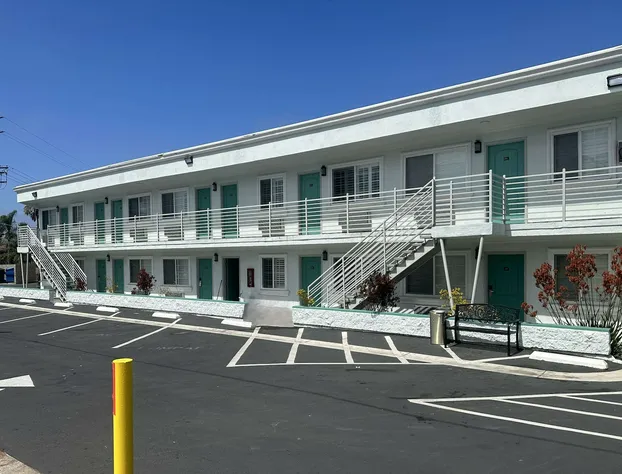 Super 8 by Wyndham Oceanside Downtown hotel detail image 4