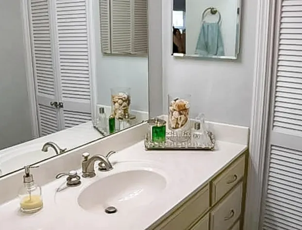 Regency Towers by SVR II hotel detail image 4