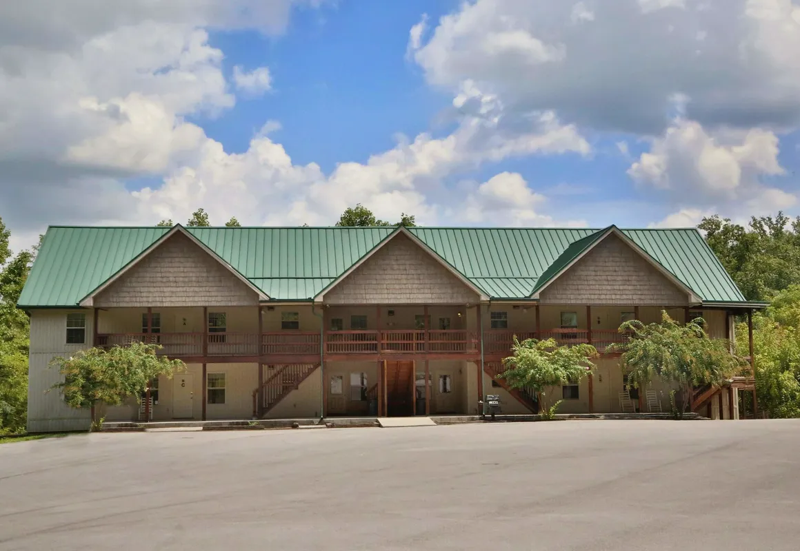 Poplar Point Condo Unit 12F by Eden Crest hotel hero