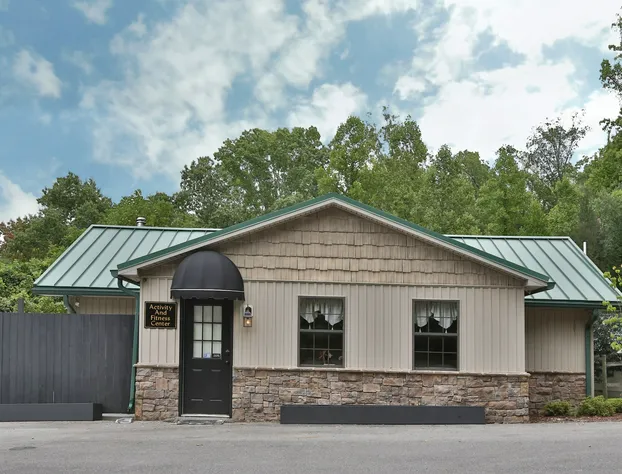Poplar Point Condo Unit 12F by Eden Crest hotel detail image 1