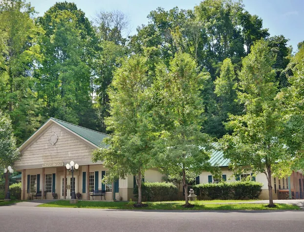 Poplar Point Condo Unit 12F by Eden Crest hotel detail image 2
