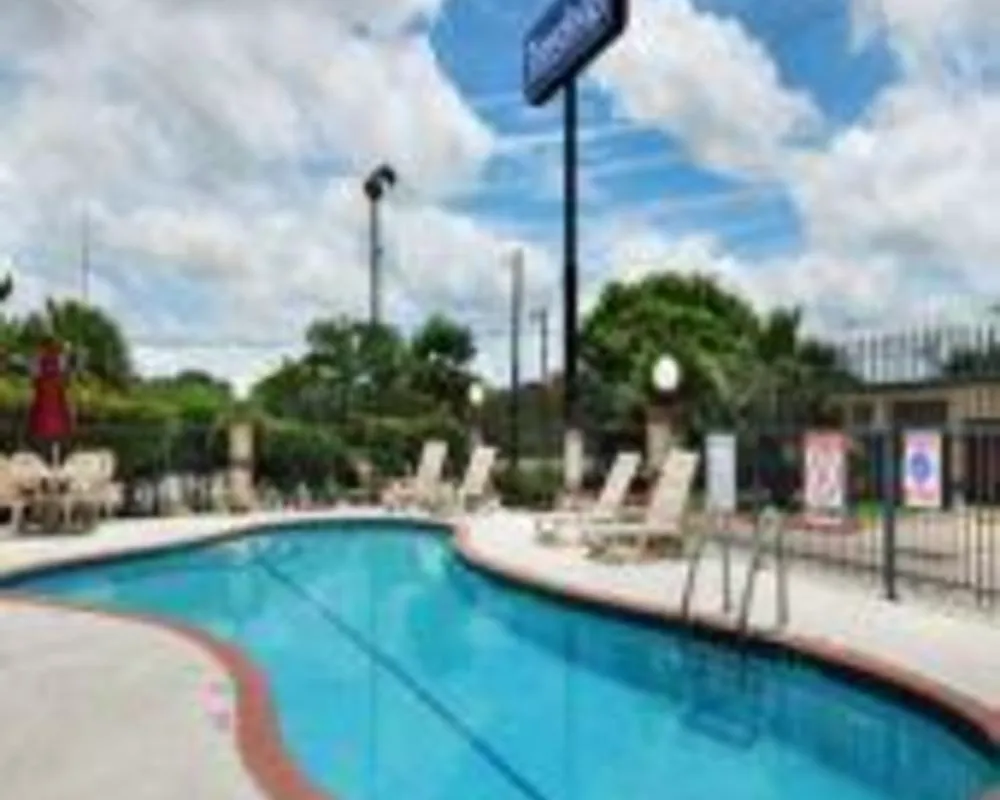 Travelodge San Marcos hotel hero