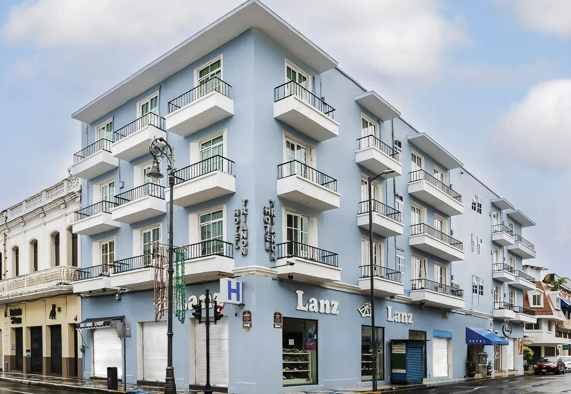 Hotel Trianon hotel hero