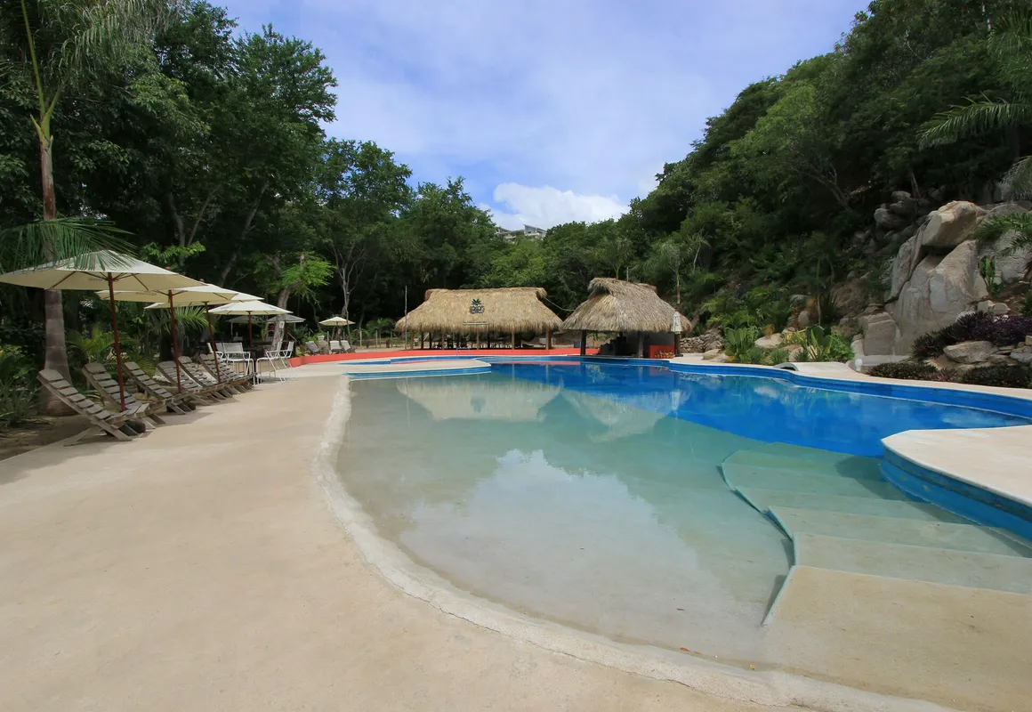 Hotel Plaza Tangolunda hotel hero