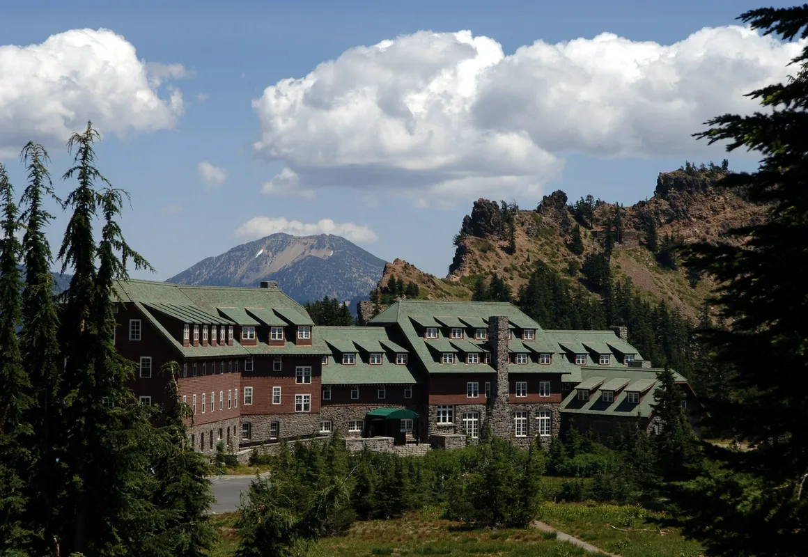 Crater Lake Lodge hotel hero