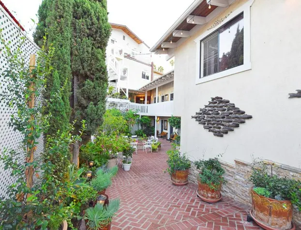 Catalina Courtyard Suites hotel detail image 1