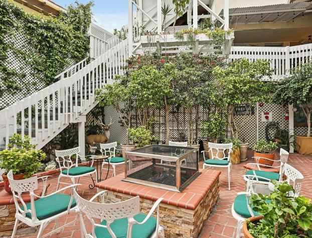 Catalina Courtyard Suites hotel detail image 3
