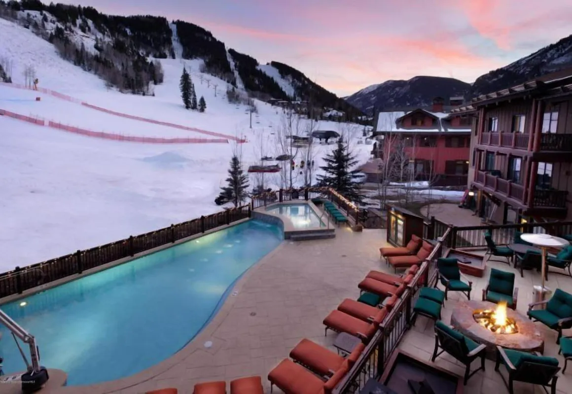 Aspen Ritz Carlton 3 bed 04 hotel hero