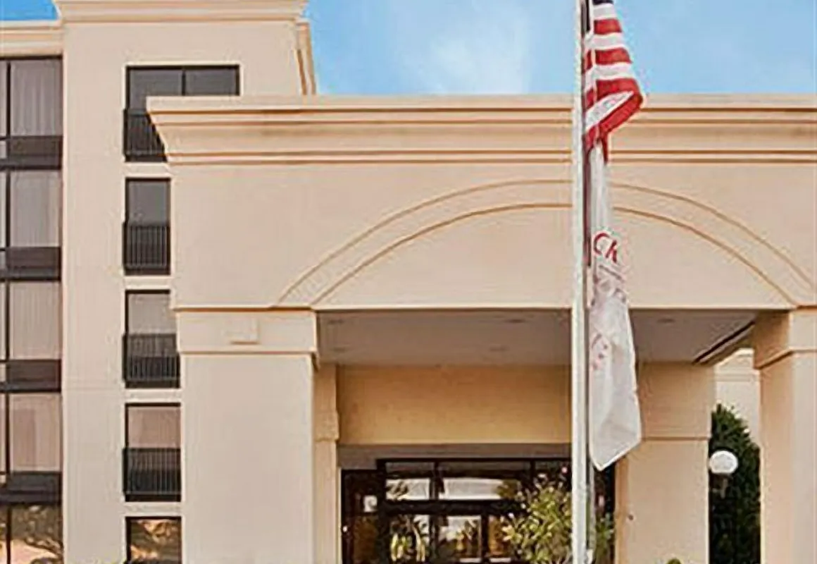 Hotel I-64 Richmond hotel hero