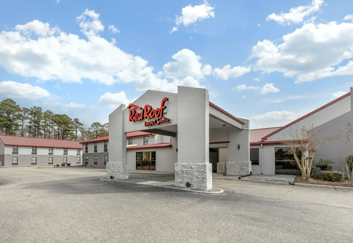 Red Roof Inn & Suites Newport News hotel hero