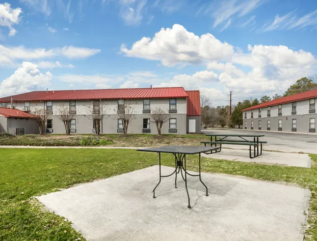 Red Roof Inn & Suites Newport News hotel detail image 2